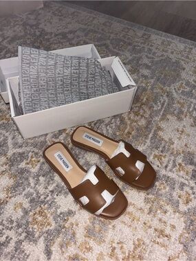 Steve Madden HADYN COGNAC LEATHER sandal BRAND NEW in og packaging